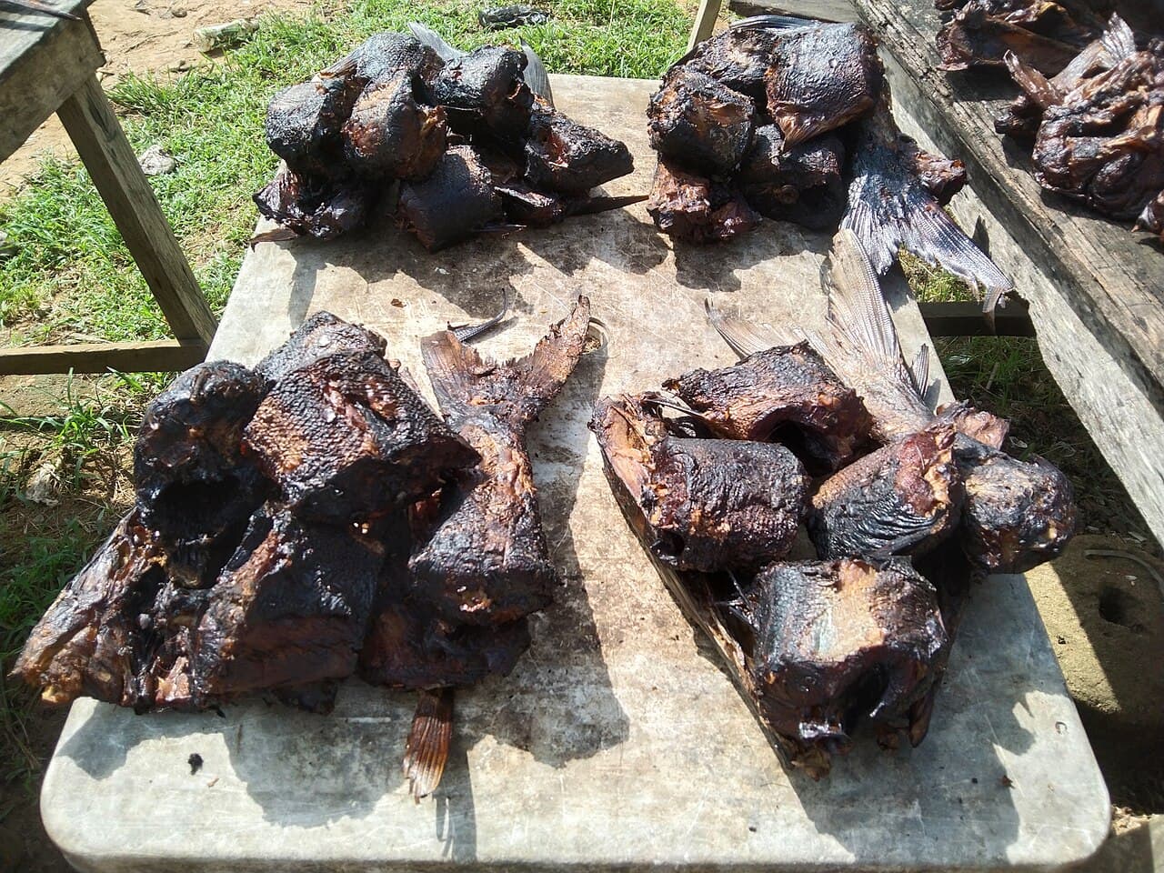 Split smoked dry fish — 10 kg carton